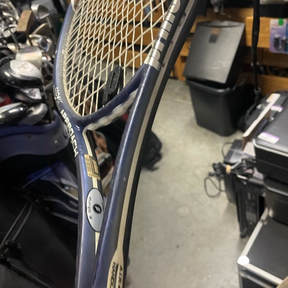 Prince Approach tennis Racquet 27 inc 
With new fashion grip - Picture 3 of 12